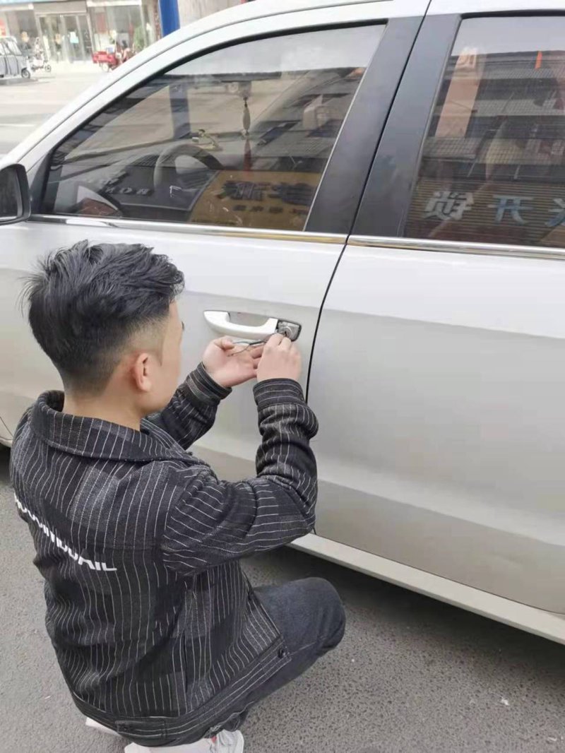 汽车开锁：安全与便利共存的艺术